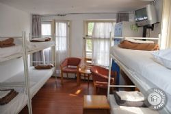 Travel Hostel Amsterdam 6 bedded room bunk beds ensuite