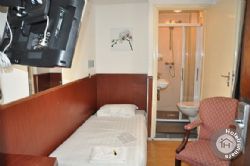 Travel Hostel Amsterdam single ensuite room