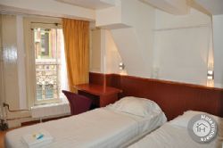 Travel Hostel Amsterdam twin ensuite room