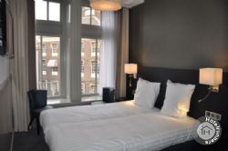 Clemens Hotel Amsterdam twin ensuite room
