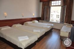 Manofa Hostel Amsterdam 5 bedded room ensuite