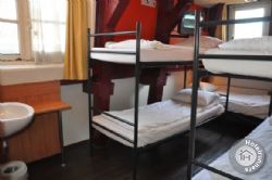 Mevlana Hostel Amsterdam 5 bedded room basic