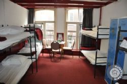 EasyStay Hostel Amsterdam 8 bedded dorm ensuite mixed
