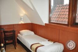 Continental Hostel Amsterdam single basic room