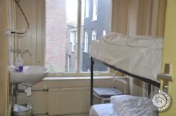 La Belle Hostel Amsterdam twin basic room